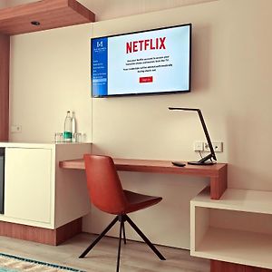 Zimmer mit Kingsize-Bett